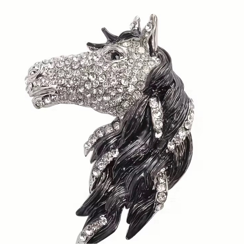 BOUTIQUE RHINESTONE HORSE BROOCH
